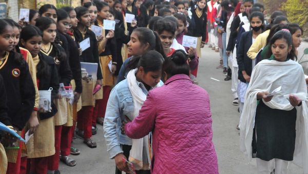 CBSE Board Exams 2023: WhatsApp ಬಳಕೆ ನಿಷೇಧ- ಏನಿದೆ ಹೊಸ ಮಾರ್ಗಸೂಚಿಗಳಲ್ಲಿ?