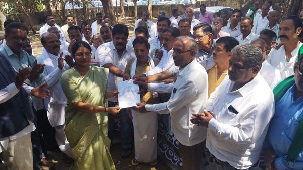 ಭದ್ರಾ ಡ್ಯಾಂನಿಂದ ತುಂಗಾಭದ್ರಕ್ಕೆ ನೀರು ಹರಿಸಲು ವಿರೋಧ: ಜನಪ್ರತಿನಿಧಿಗಳಿಗೆ ಎಚ್ಚರಿಕೆ ನೀಡಿದ ರೈತರು