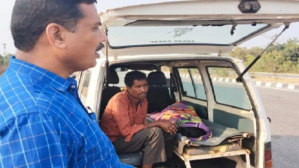 ಮಾನವೀಯತೆ ಮರೆತ ಆಟೋ ಡ್ರೈವರ್: ಪತ್ನಿ ಶವವನ್ನು ಹೆಗಲ ಮೇಲೆ ಹೊತ್ತೊಯ್ದ ಪತಿ