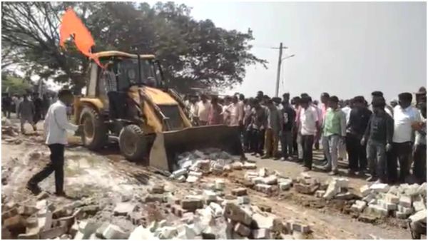 ಕೋಮು ಸೂಕ್ಷ್ಮ‌ ಪ್ರದೇಶದಲ್ಲಿ ಅಭಿವೃದ್ಧಿ ವಿರೋಧಿಸಿ ಪ್ರತಿಭಟನೆ: ಇಂಟರ್ಲಾಕ್ ಕಿತ್ತೆಸೆದು ಆಕ್ರೋಶ