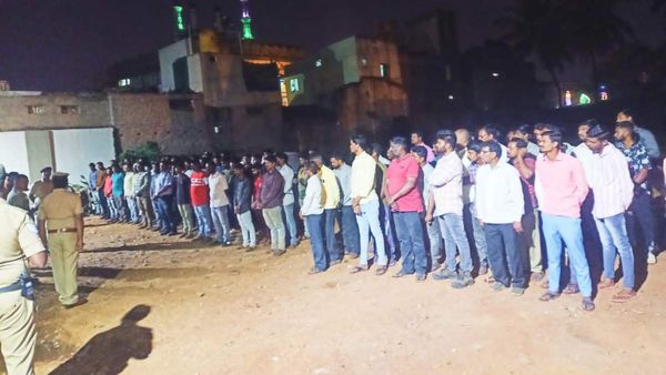 ರೌಡಿಗಳ ಪರೇಡ್‌ ನಡೆಸಿ ಖಡಕ್ ಎಚ್ಚರಿಕೆ ನೀಡಿದ ಹುಬ್ಬಳ್ಳಿ ಕಮಿಷನರೇಟ್, ಇದುವರೆಗೂ ದಾಖಲಾದ ಕ್ರೈಂ ಪ್ರಕರಣಗಳೆಷ್ಟು?