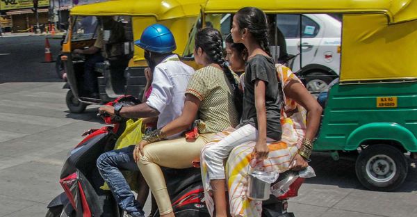 ಹೆಲ್ಮೆಟ್ ಧರಿಸದೆ ವಾಹನ ಚಲಾಯಿಸಿದರೆ ನಿಮ್ಮ ಜೇಬಿಗೆ ಕತ್ತರಿ, ಜಂಕ್ಷನ್‌ಗಳಲ್ಲಿ ಸುತ್ತಿದಷ್ಟು ದಂಡ ಬಲು ದುಬಾರಿ!