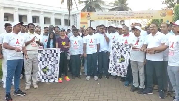 ಧಾರವಾಡ ಪೊಲೀಸರಿಂದ ಮಾದಕ ವಸ್ತು ವಿರುದ್ಧ ಜಾಗೃತಿ ಅಭಿಯಾನ: ಪೊಲೀಸ್ ಕಮಿಷನರ್‌ ಸಖತ್ ಡಾನ್ಸ್