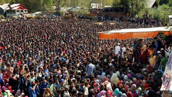 ಕಾಶ್ಮೀರಿ ಪಂಡಿತನ ಶವಸಂಸ್ಕಾರಕ್ಕೆ ನೆರವಾದ ಮುಸ್ಲಿಮರು