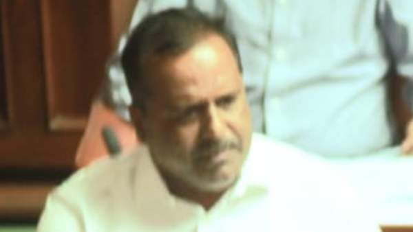 ಡಬಲ್ ಇಂಜಿನ್ ಸರ್ಕಾರ ಸಮಸ್ಯೆ ಏನಂದರೆ ಜನರಿಗೆ ಕಷ್ಟ ಬರುವಾಗ ಇಂಜಿನ್ ಆಫ್ ಆಗುತ್ತೆ:ಯು ಟಿ ಖಾದರ್ ಲೇವಡಿ