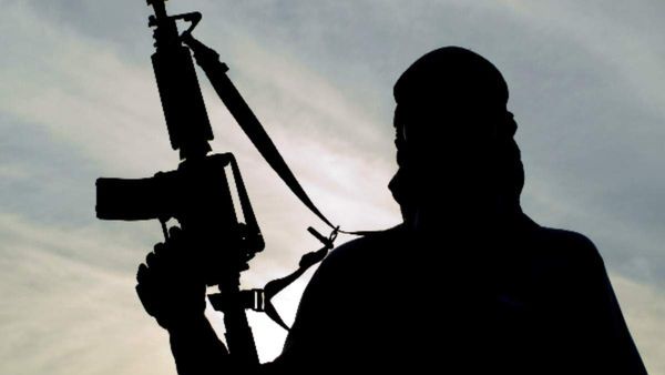 Karachi Attack : ಕರಾಚಿಯಲ್ಲಿ ಪೊಲೀಸ್ ಮುಖ್ಯಸ್ಥರ ಕಚೇರಿ ಮೇಲೆ ಗುಂಡಿನ ದಾಳಿ; ದುಷ್ಕೃತ್ಯ ಮೆರೆದ ಉಗ್ರರು