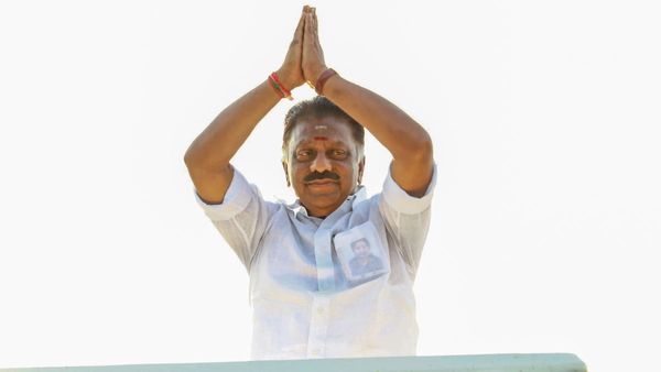 ತಮಿಳುನಾಡು ರಾಜಕಾರಣದಲ್ಲಿ ಒಂಟಿಯಾದ ಪನ್ನೀರಸೆಲ್ವಂ: ಬಿಜೆಪಿ ಬಾಗಿಲು ತಟ್ಟಲಿದ್ದಾರಾ ಜಯಲಲಿತಾ ಶಿಷ್ಯ? ಇನ್‌ಸೈಡ್‌ ರಿಪೋರ್ಟ್‌