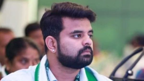 karnataka Assembly Elections 2023: ರಾಜ್ಯ ರಾಜಕಾರಣಕ್ಕೆ ಪ್ರಜ್ವಲ್ ರೇವಣ್ಣ ಎಂಟ್ರಿ? ಯಾವ ಕ್ಷೇತ್ರದಿಂದ ಸ್ಪರ್ಧೆ ?