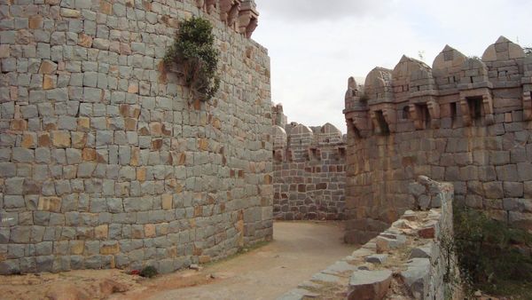 Assembly election: ಮುದಗಲ್‌ ಹೋಬಳಿಯನ್ನ ತಾಲೂಕು ಕೇಂದ್ರವಾಗಿ ಘೋಷಣೆ ಮಾಡುವುದಾಗಿ ಭರವಸೆ ನೀಡುತ್ತಿರುವ ರಾಜಕಾರಣಿಗಳು, ಆಕ್ರೋಶ