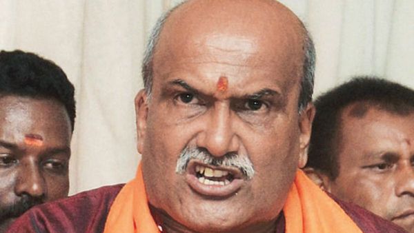 'ಪ್ರಧಾನಿ ಹೆಸರಿನಲ್ಲಿ ಮತ ಕೇಳಿದರೆ ಬಿಜೆಪಿ ನಾಯಕರಿಗೆ ಚಪ್ಪಲಿಯಿಂದ ಹೊಡೆಯಿರಿ' ಪ್ರಮೋದ್ ಮುತಾಲಿಕ್