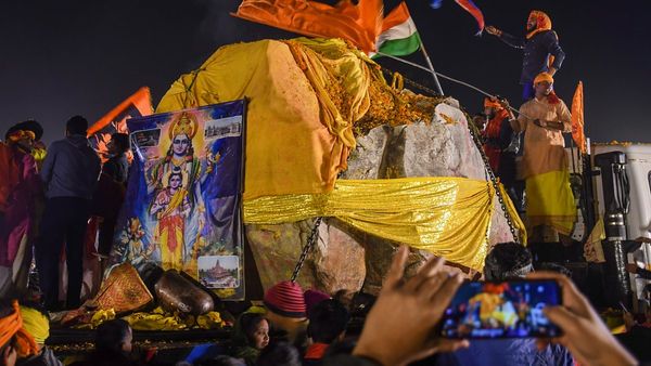 Shaligram stone: ರಾಮ, ಸೀತೆಯ ವಿಗ್ರಹ ನಿರ್ಮಾಣಕ್ಕಾಗಿ ನೇಪಾಳದಿಂದ ಅಯೋಧ್ಯೆ ತಲುಪಿದ ಸಾಲಿಗ್ರಾಮ ಶಿಲೆಗಳು