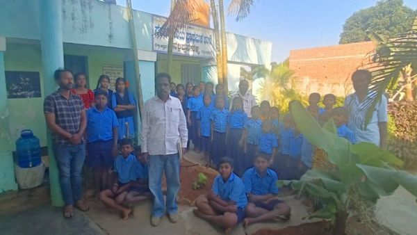 ಶಿಕ್ಷಕರು, ಪೋಷಕರಿಂದಲೇ ಅಭಿವೃದ್ಧಿ ಹೊಂದಿದ ಸರ್ಕಾರಿ ಶಾಲೆ: ಆಟದ ಮೈದಾನಕ್ಕಾಗಿ ಸರ್ಕಾರಕ್ಕೆ ಮನವಿ