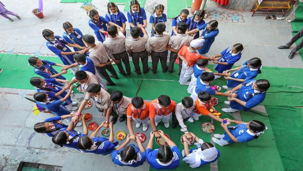1ನೇ ತರಗತಿ ಪ್ರವೇಶಕ್ಕೆ ಕನಿಷ್ಠ ವಯಸ್ಸು ನಿಗದಿಪಡಿಸಿದ ಕೇಂದ್ರ ಸರ್ಕಾರ: ರಾಜ್ಯಗಳಿಗೆ ನೀಡಿದ ಸೂಚನೆ ಏನು? ಎಷ್ಟು ವಯಸ್ಸು?