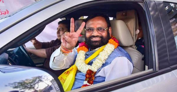 ನಿತಿನ್ ಗಡ್ಕರಿ, ದೇವೇಂದ್ರ ಫಡ್ನವೀಸ್ ತವರು ನೆಲದಲ್ಲಿ ಬಿಜೆಪಿಗೆ ಭಾರೀ ಹಿನ್ನಡೆ!