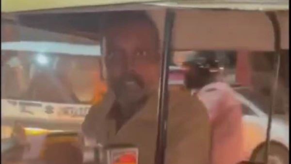 ಹಿಂದಿ ಮಾತಾಡಿ ಎಂದ ಯುವತಿಗೆ ತಕ್ಕ ಉತ್ತರ ನೀಡಿದ ಆಟೋ ಚಾಲಕ: ಸಾಮಾಜಿಕ ಜಾಲತಾಣದಲ್ಲಿ ಭಾರಿ ಪ್ರಶಂಸೆ, ವಿಡಿಯೋ
