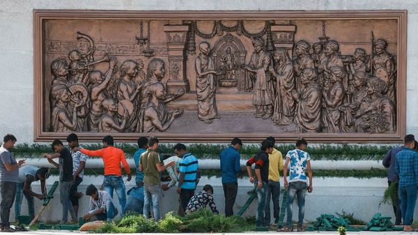 ಕೆಂಪೇಗೌಡ ಭವನಕ್ಕೆ ₹25 ಕೋಟಿ ಅನುದಾನ ಘೋಷಣೆ: ಬೆಂಗಳೂರಿನ ಯಾವ ಪ್ರದೇಶದಲ್ಲಿ ನಿರ್ಮಾಣ? ತಿಳಿಯಿರಿ