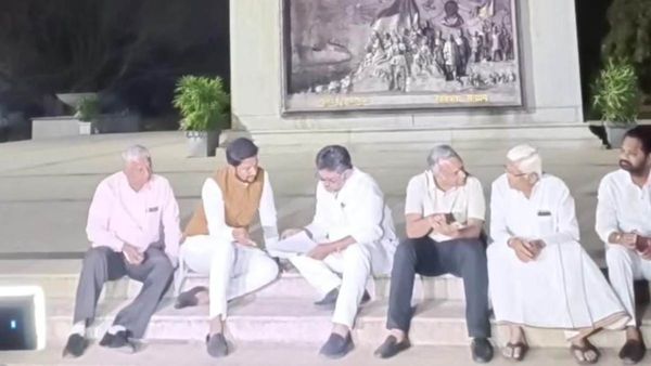 ಶರತ್‌ ಬಚ್ಚೇಗೌಡV/S ಎಂಟಿಬಿ : ಅನುದಾನಕ್ಕಾಗಿ ವಿಧಾನಸೌಧದಲ್ಲಿ ಶರತ್‌ ಬಚ್ಚೇಗೌಡ ಅಹೋರಾತ್ರಿ ಧರಣಿ