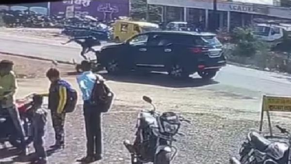 Madhya Pradesh: ಬೈಕ್‌ಗೆ ದಿಗ್ವಿಜಯ ಸಿಂಗ್ ಕಾರು ಡಿಕ್ಕಿ: ಸವಾರ ಆಸ್ಪತ್ರೆಗೆ ದಾಖಲು