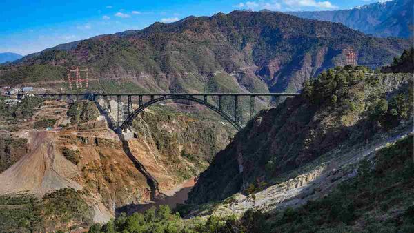 Fact check: ಚೆನಾಬ್ ನದಿ ಮೇಲೆ ನಿರ್ಮಿಸಲಾದ ರೈಲ್ವೇ ಹಳಿ ಯಶಸ್ವಿ ಪ್ರಯೋಗ?