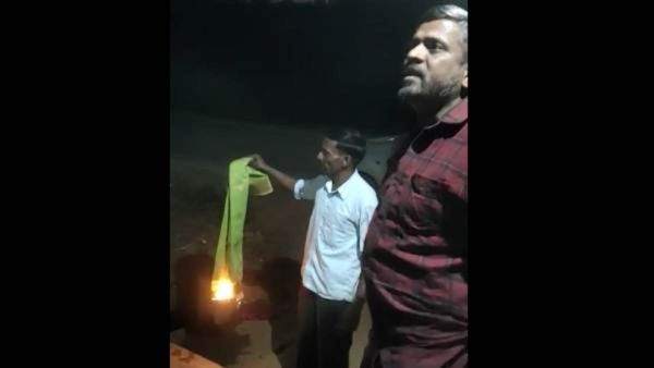 ಚಿಕ್ಕಮಗಳೂರಿನಲ್ಲಿ ಸೀರೆ ಹಂಚುತ್ತಿದ್ದ ಸಿ.ಟಿ.ರವಿ ಬೆಂಬಲಿಗರಿಗೆ ಹಿಗ್ಗಮುಗ್ಗಾ ಕ್ಲಾಸ್‌ ತೆಗೆದುಕೊಂಡ ವ್ಯಕ್ತಿ, ವರದಿ ಇಲ್ಲಿದೆ