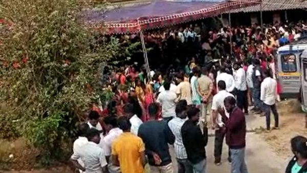 ಮನೆಯಲ್ಲೇ ಚೆಕ್‌ ವಿತರಿಸುತ್ತಿದ್ದ ಮೂಡಿಗೆರೆ ಶಾಸಕ ಎಂ.ಪಿ.ಕುಮಾರಸ್ವಾಮಿ ವಿರುದ್ಧ ದೂರು ದಾಖಲು