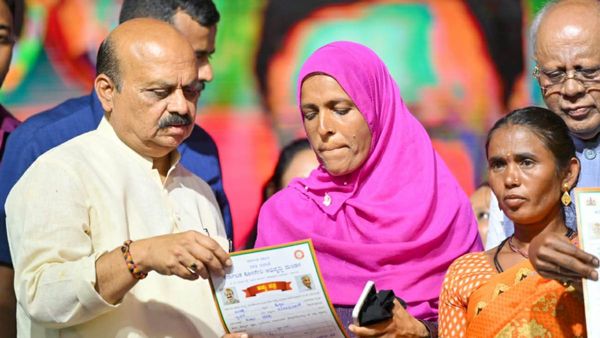 ಜೇನುಗೂಡಿಗೆ ಕೈ ಹಾಕಿ ನೊಂದವರಿಗೆ ಜೇನುತುಪ್ಪ ನೀಡಿದ್ದೇನೆ: ಬಸವರಾಜ ಬೊಮ್ಮಾಯಿ ಹೀಗೆ ಹೇಳಿದ್ದೇಕೆ?, ಇಲ್ಲಿದೆ ವಿವರ