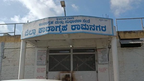 ರಾಮನಗರ ಜಿಲ್ಲಾ ಕಾರಾಗೃಹದ ಮೇಲೆ ಬೆಳ್ಳಂಬೆಳಗ್ಗೆ ಪೊಲೀಸರ ದಾಳಿ: ಕೈದಿಗಳ ಬಳಿ ಮೊಬೈಲ್, ಸಿಗರೇಟ್, ಗಾಂಜಾ, ತಂಬಾಕು ಪತ್ತೆ