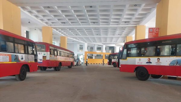 Kalasipalya: ಸರಿಯಾಗಿ ಬಳಕೆಯಾಗದ ಬೃಹತ್ ಬಸ್ ನಿಲ್ದಾಣ, ಅಲ್ಲಲ್ಲಿ ಒಂದೊಂದು ಬಸ್ಸುಗಳು