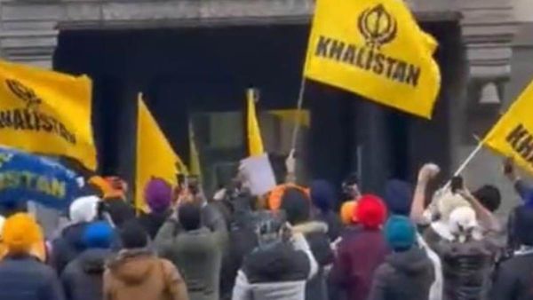 ಲಂಡನ್: ಭಾರತೀಯ ಹೈಕಮಿಷನ್ ಕಚೇರಿಯ ತ್ರಿವರ್ಣ ಧ್ವಜ ಕೆಳಗಿಳಿಸಿದ ಖಲಿಸ್ತಾನಿ: UK ಸರ್ಕಾರಕ್ಕೆ ವಿವರಣೆ ಕೇಳಿದ ಭಾರತ