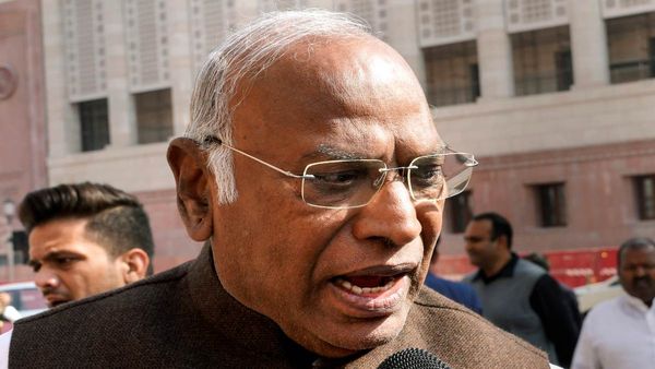 ಕ್ಷಮೆ ಕೇಳುವ ಪ್ರಶ್ನೆಯೇ ಇಲ್ಲ: ರಾಹುಲ್ ಗಾಂಧಿ ಬೆನ್ನಿಗೆ ನಿಂತ ಕಾಂಗ್ರೆಸ್ ಅಧ್ಯಕ್ಷ ಮಲ್ಲಿಕಾರ್ಜುನ ಖರ್ಗೆ