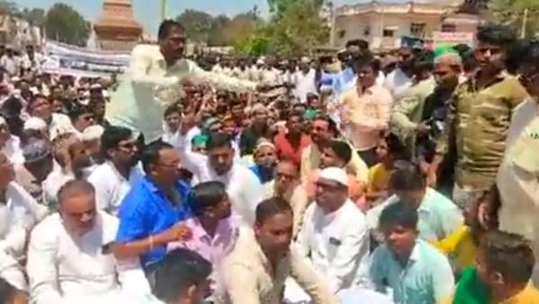 2ಬಿ ಮೀಸಲಾತಿ ರದ್ದು: ಕೊಪ್ಪಳದಲ್ಲಿ ಮುಸ್ಲಿಂ ಸಮುದಾಯದಿಂದ ಸರ್ಕಾರದ ವಿರುದ್ಧ ಬೃಹತ್‌ ಪ್ರತಿಭಟನೆ