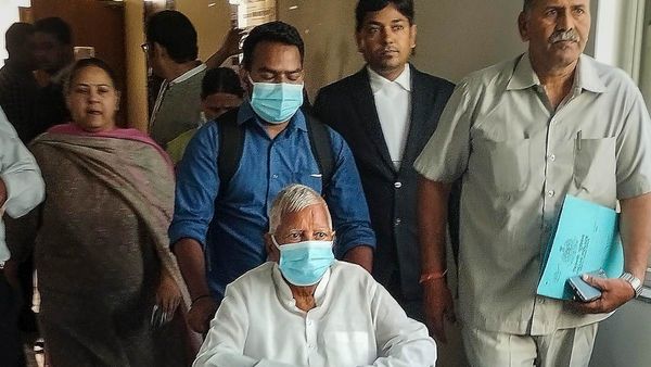 ಉದ್ಯೋಗಕ್ಕಾಗಿ ಭೂಮಿ ಪ್ರಕರಣ: ಲಾಲು ಯಾದವ್, ರಾಬ್ರಿ ದೇವಿ, ಪುತ್ರಿಗೆ ಜಾಮೀನು