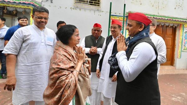 ಕಾಂಗ್ರೆಸ್‌ ಹೊರಗಿಟ್ಟು 'ಹೊಸ ರಂಗ' ರಚನೆಗೆ ಒಂದಾದ ಮಮತಾ ಬ್ಯಾನರ್ಜಿ, ಅಖಿಲೇಶ್ ಯಾದವ್!