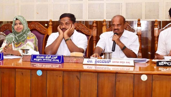 150 ವಸತಿ ಗೃಹಗಳ ಕಾಮಗಾರಿ ಸಂಪೂರ್ಣ ಕಳಪೆ- ನಗರಸಭೆ ವಿಶೇಷ ಸಭೆಯಲ್ಲಿ ಅಧಿಕಾರಿಗಳ ವಿರುದ್ಧ ಆಕ್ರೋಶ