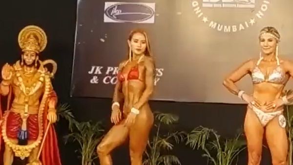 ಮಧ್ಯಪ್ರದೇಶ: ಹನುಮಾನ್ ವಿಗ್ರಹದ ಮುಂದೆ ಬಿಕಿನಿ ತೊಟ್ಟ ಮಹಿಳೆಯರ ಪೋಸ್: ವೈರಲ್ ವಿಡಿಯೋ