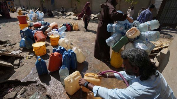 ಆರ್ಥಿಕ ಕುಸಿತ ಎದುರಿಸುತ್ತಿರುವ ಪಾಕಿಸ್ತಾನಕ್ಕೆ ಮತ್ತೊಂದು ಸಂಕಷ್ಟ, ನೀರಿನ ಅಭಾವದತ್ತ ದಾಯಾದಿ ರಾಷ್ಟ್ರ