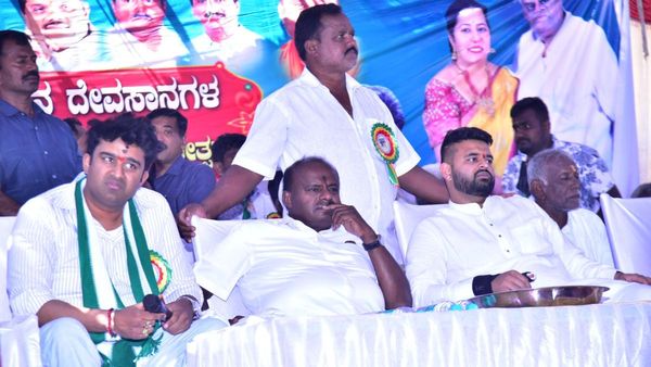 ಹಾಸನದಿಂದ ತಾಯಿಗೆ ಜೆಡಿಎಸ್‌​ ಟಿಕೆಟ್​ಗಾಗಿ ಪ್ರಜ್ವಲ್ ರೇವಣ್ಣ ರಾಜೀನಾಮೆ ಅಸ್ತ್ರ?