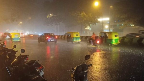 Bengaluru Rains: ಸಂಜೆಯ ವೇಳೆಗೆ ತಂಪಾದ ಸಿಲಿಕಾನ್ ಸಿಟಿ, ಹಲವೆಡೆ ಅಬ್ಬರಿಸಿದ ವರುಣ