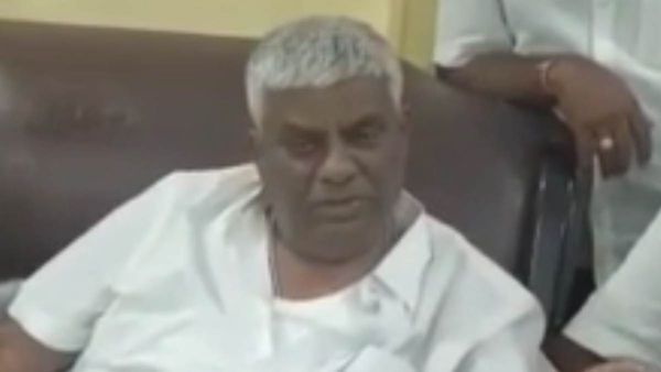 ನೀನೇ ಸಾಕಿದ ಗಿಣಿ ಹದ್ದಾಗಿ ಕುಕ್ಕಿತಲ್ಲೋ ಎನ್ನುವ ಸ್ಥಿತಿ ನಮ್ಮದು: ಶಿವಲಿಂಗೇಗೌಡ ವಿರುದ್ಧ ರೇವಣ್ಣ ವ್ಯಂಗ್ಯ