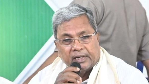 ನೀತಿ ಸಂಹಿತೆ ಜಾರಿಯಾಗುತ್ತಲೇ ಸರ್ಕಾರಿ ಕಾರು ತೊರೆದ ಸಿದ್ದರಾಮಯ್ಯ