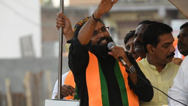 ಗ್ಯಾರಂಟಿ ಕಾರ್ಡ್, ವಾರಂಟಿ ಕಾರ್ಡ್‌ಗಳನ್ನು ಜನ‌ ನಂಬಲ್ಲ: ಕಾಂಗ್ರೆಸ್‌ ವಿರುದ್ಧ ಶ್ರೀರಾಮುಲು ವ್ಯಂಗ್ಯ