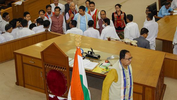 ಕರ್ನಾಟಕದ ಬಿಜೆಪಿ ಶಾಸಕರಂತೆ ತ್ರಿಪುರಾ ವಿಧಾನಸಭೆಯಲ್ಲಿ ಪೋರ್ನ್‌ ವೀಕ್ಷಿಸುತ್ತಿರುವಾಗ ಸಿಕ್ಕಿಬಿದ್ದ ಬಿಜೆಪಿ ಶಾಸಕ