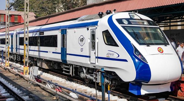 Vande Bharat Express : ಸಿಹಿಸುದ್ದಿ; ಶೀಘ್ರವೇ ಮಂಗಳೂರಿಗೆ ವಂದೇ ಭಾರತ್ ಎಕ್ಸ್‌ಪ್ರೆಸ್ ರೈಲು