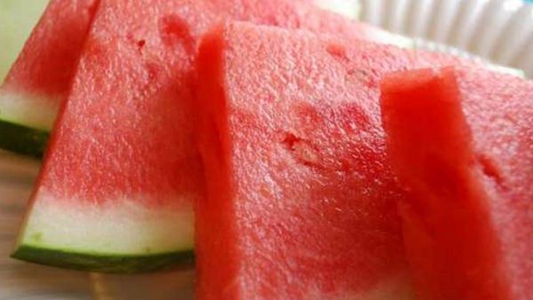 ಬಿಸಿಲನಾಡು ರಾಯಚೂರಿನಲ್ಲಿ ನೆತ್ತಿ ಸುಡುತ್ತಿರುವ ಬಿಸಿಲು, ಕಲ್ಲಂಗಡಿ ಹಣ್ಣಿನ ಮೊರೆಹೋದ ಜನ