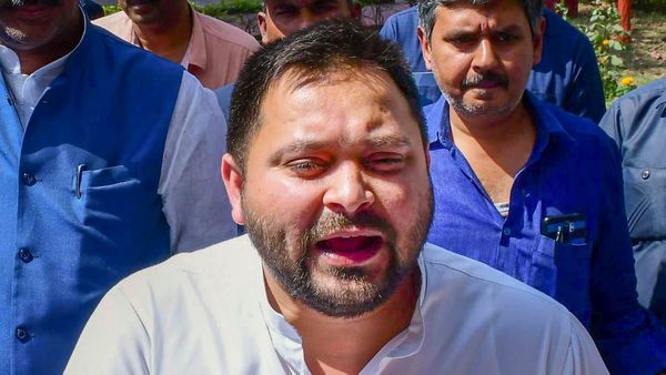 ಸಹೋದರಿಯರ ಒಡವೆ ಬಿಚ್ಚಿಸಿ, ವಶಪಡಿಸಿಕೊಂಡಿದ್ದೇವೆ ಎಂದು ತೋರಿಸಿದ್ದಾರೆ: ಇಡಿ ವಿರುದ್ಧ ತೇಜಸ್ವಿ ಆರೋಪ