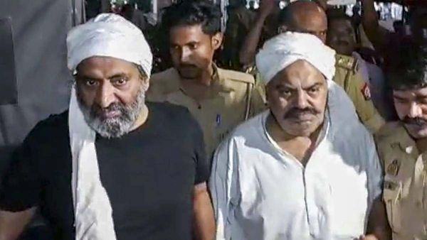Atiq, Ashraf Murder Case: ಅತೀಕ್, ಅಶ್ರಫ್ ಹತ್ಯೆ ಪ್ರಕರಣ: 5 ಯುಪಿ ಪೊಲೀಸರ ಅಮಾನತು