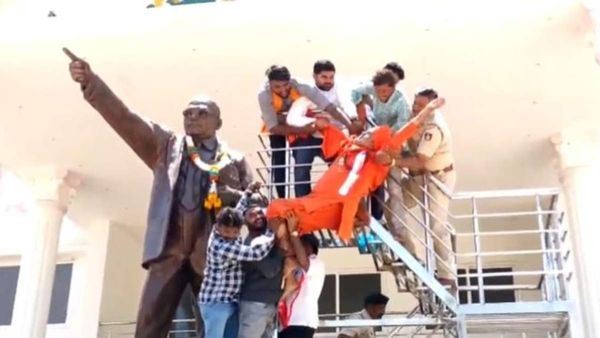 ಒಳ ಮೀಸಲಾತಿ ವಿರೋಧಿಸಿ ಬಂಜಾರ ಸಮುದಾಯದ ಸ್ವಾಮೀಜಿಯಿಂದ ಆತ್ಮಹತ್ಯೆಗೆ ಯತ್ನ