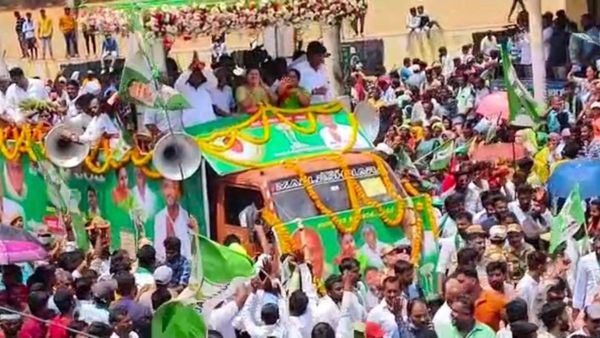 Swaroop Prakash Road Show: ಹಾಸನದಲ್ಲಿ ಜೆಡಿಎಸ್‌ ಅಭ್ಯರ್ಥಿ ಸ್ವರೂಪ್‌ ರೋಡ್‌ ಶೋ: ಸಾಥ್ ನೀಡಿದ ರೇವಣ್ಣನ ಕುಟುಂಬ