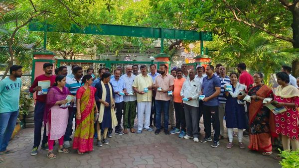 ನಂದಿನಿ ಹಾಲು ಹಂಚಿ ಬೊಮ್ಮನಹಳ್ಳಿಯಲ್ಲಿ ಕಾಂಗ್ರೆಸ್ ಕ್ಯಾಂಪೇನ್!