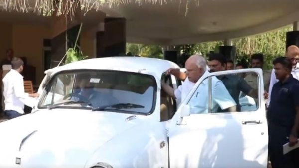 BY Vijayendra Nomination: ಪುತ್ರನ ನಾಮಪತ್ರ ಸಲ್ಲಿಸಲು ತನ್ನ ಹಳೆಯ ಅಂಬಾಸಿಡಾರ್‌ ಕಾರು ಹತ್ತಿ ಹೊರಟ ಬಿಎಸ್ ಯಡಿಯೂರಪ್ಪ